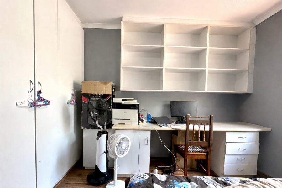 4 Bedroom Property for Sale in Bergzicht Western Cape